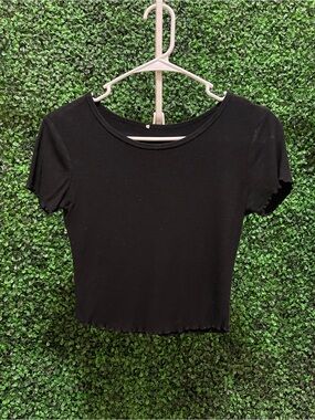 Black Women’s Ribbed Short Sleeve Crop Top